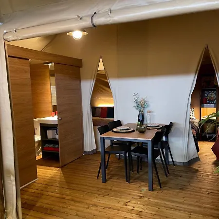 Domaine Des Grands Pins 4* Tamnies