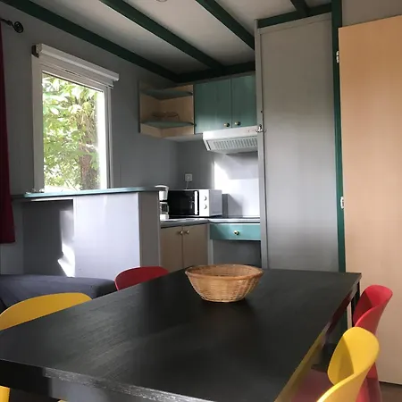 Domaine Des Grands Pins Semesterpark 4*